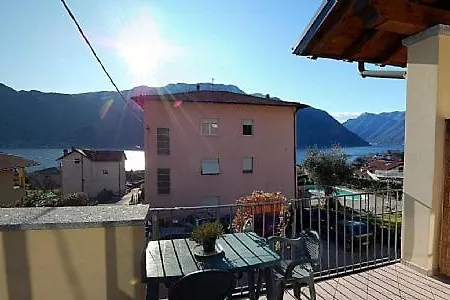 Sleeps 2 Pool Wifi Vila